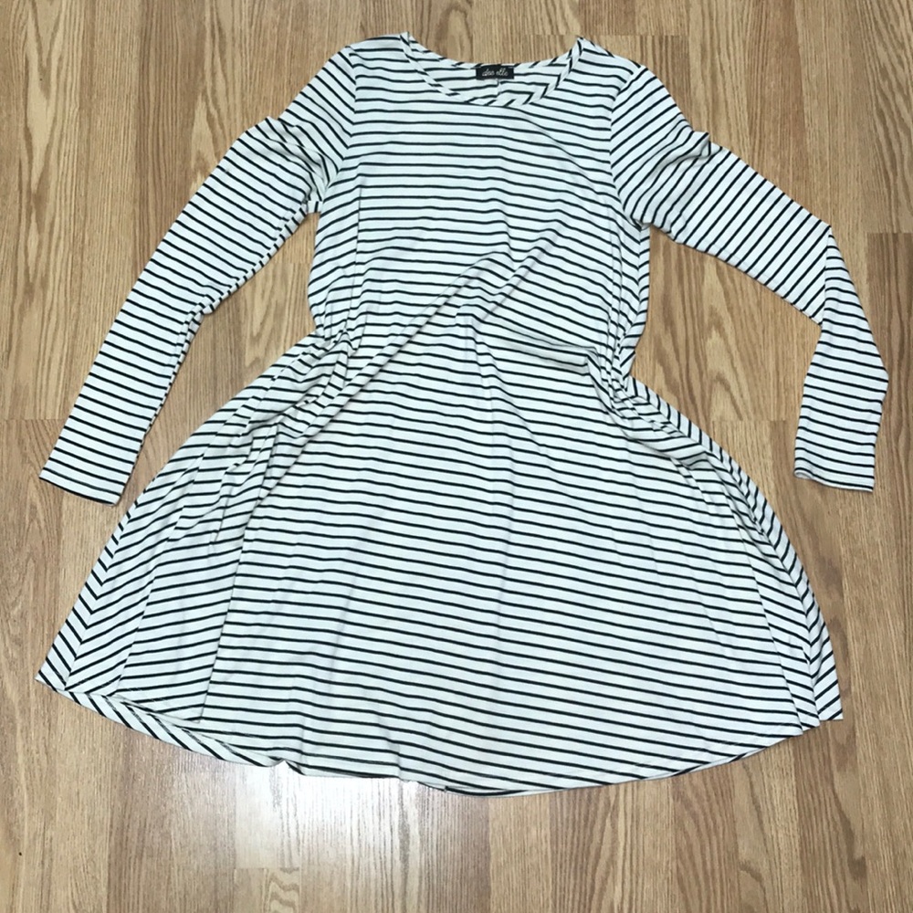 dee elle NWOT❗️Stripe Long Sleeve Swing Dress